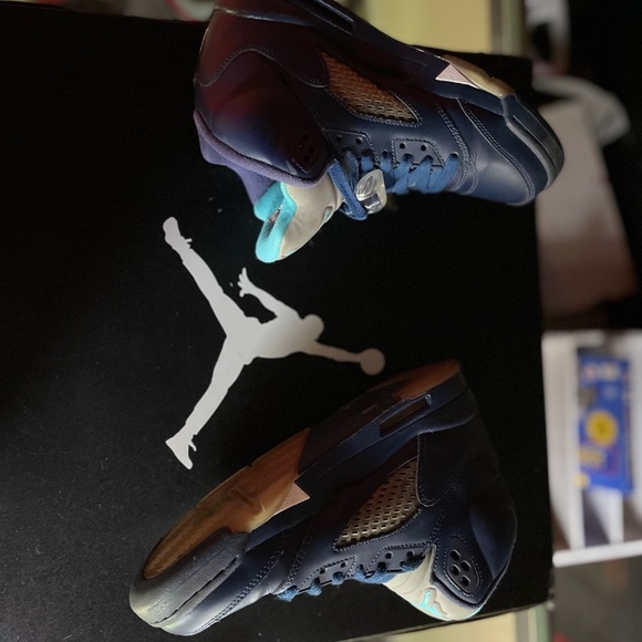 Jordan 5 (Pre Grape) GS - Picture 2 of 5